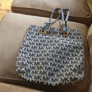 Michael Kors purse in great condition authentic
